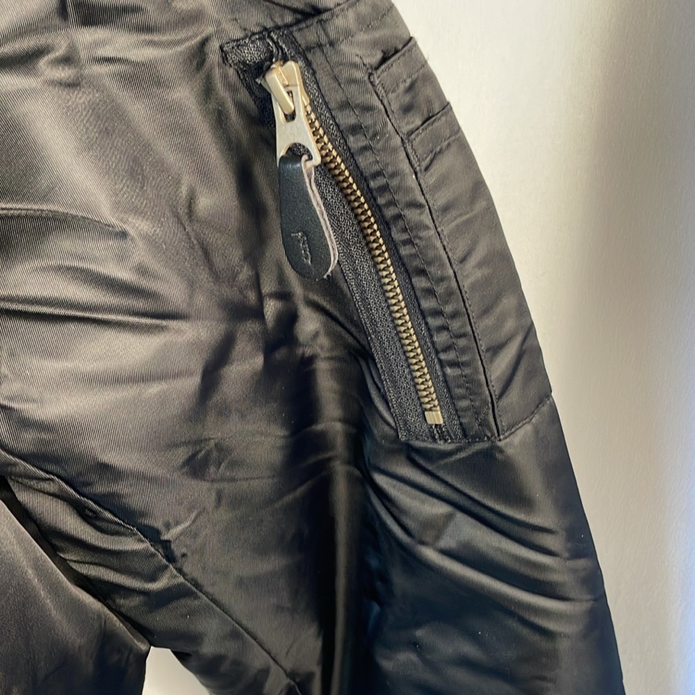 Hq is sue puffer jacket size large black with orange inside lineing pockets - Picture 4 of 7